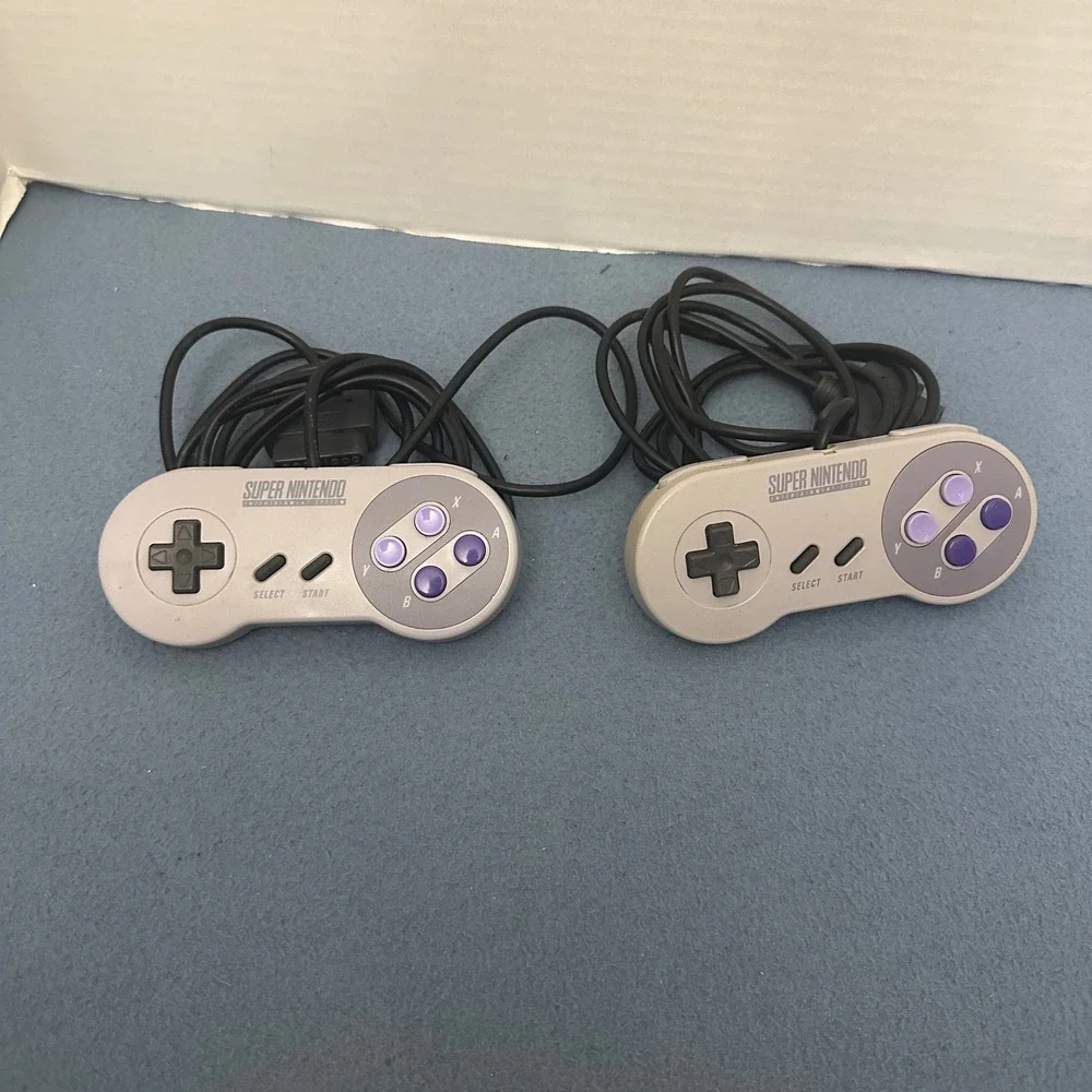 Lot of 2 Nintendo SNES Controllers Original Super NES Gamepad SNS-005 Gray